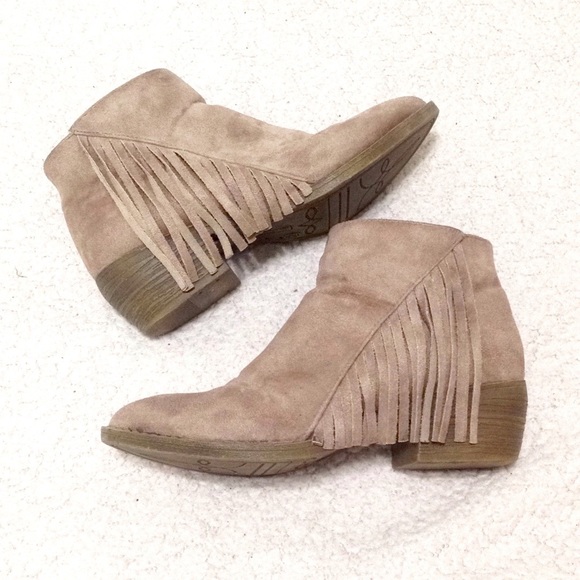 American Eagle By Payless Shoes - AMERICAN EAGLE Tan Suede Fringe Booties size 5.5